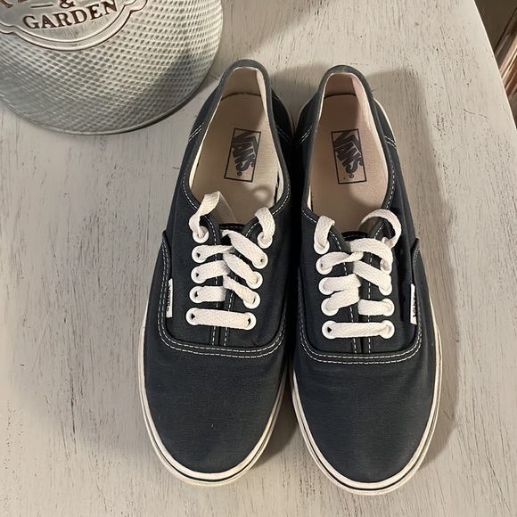 Vans - Picture 3 of 7